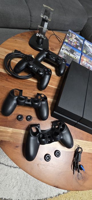 Перфектен Playstation 4 slim с игри  PS4 slim плейстейшън