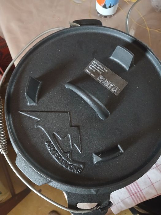 Vând ceaun din fontă (tuci) de 3,6 litri, adus din Germania,