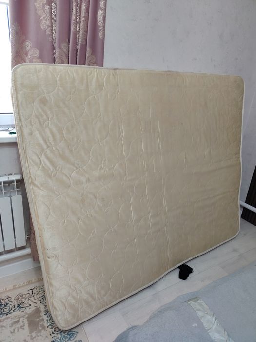 Продам матрас в отличном состояний