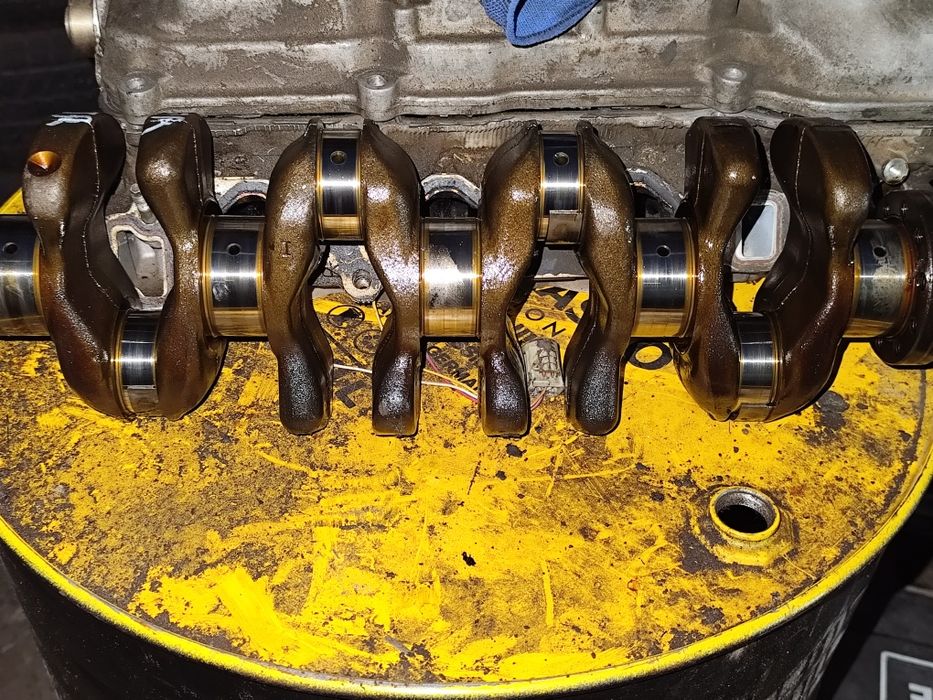 Голова коленвал Хайлюкс 2.7