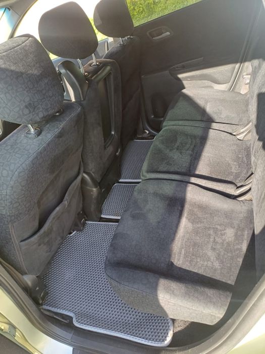 Продам автомобиль Honda FR-v