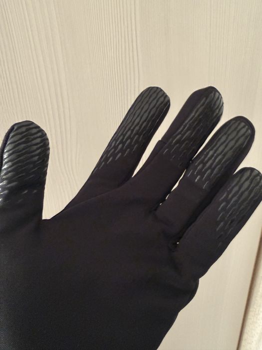 Продам спортивные перчатки Adidas