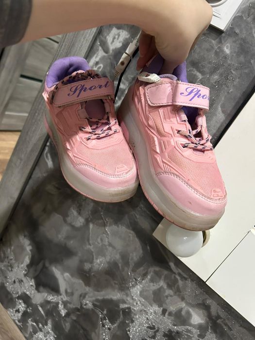 Детские кроссовки