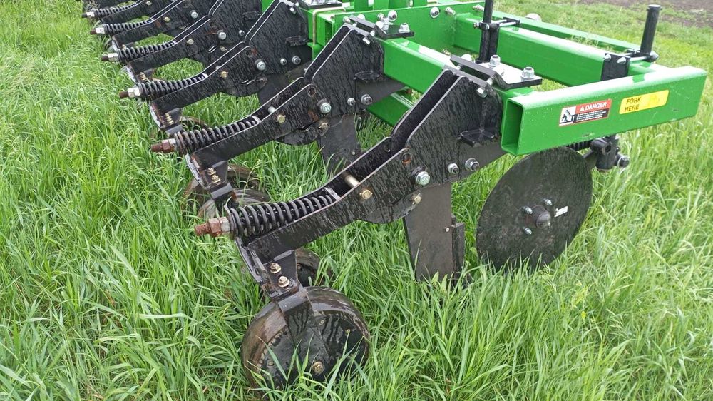 Глубокорыхлитель John Deere 2100