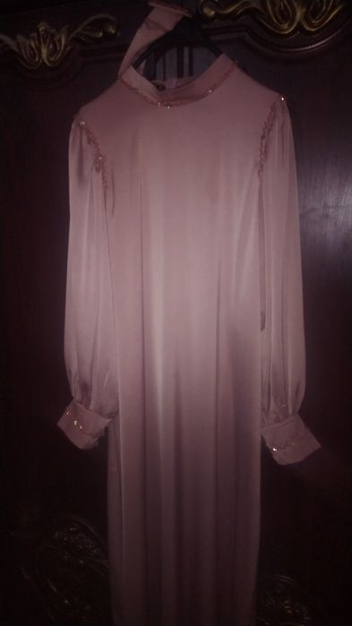 Нарядные платья для женщин