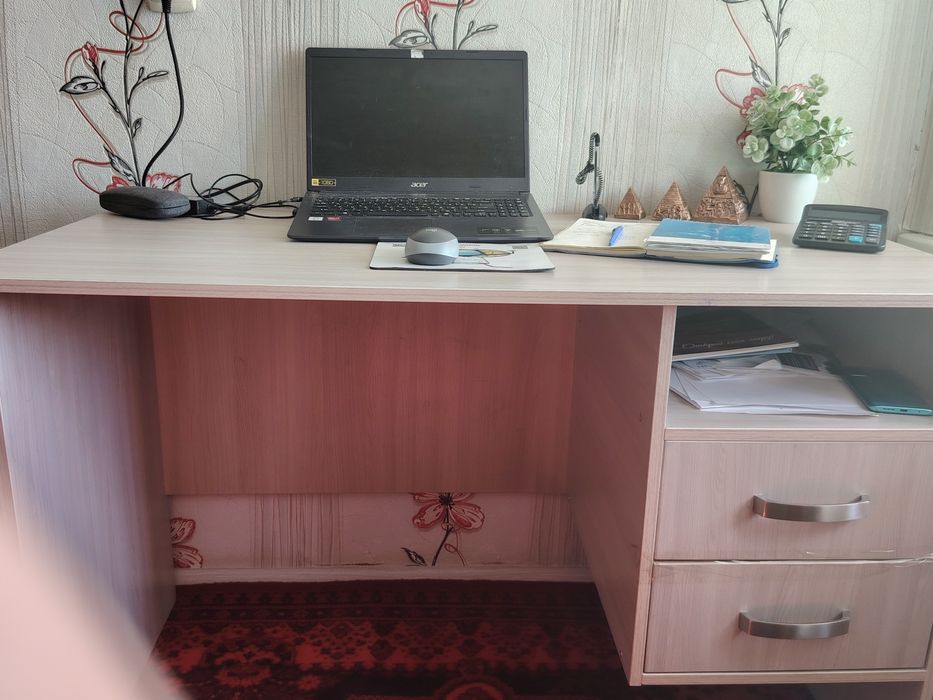 Продам офисную мебель.