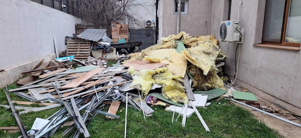 Transport moloz  debarasare apartament demolari container moloz