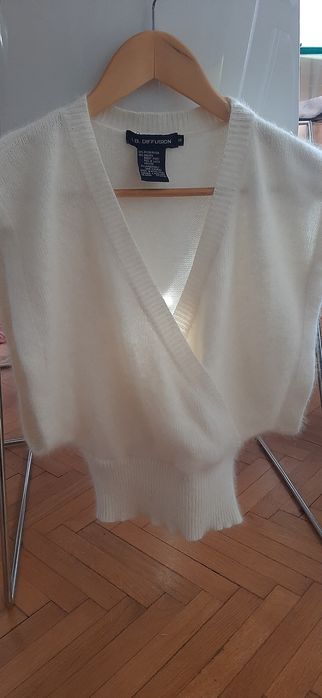 Лек дамски пуловер