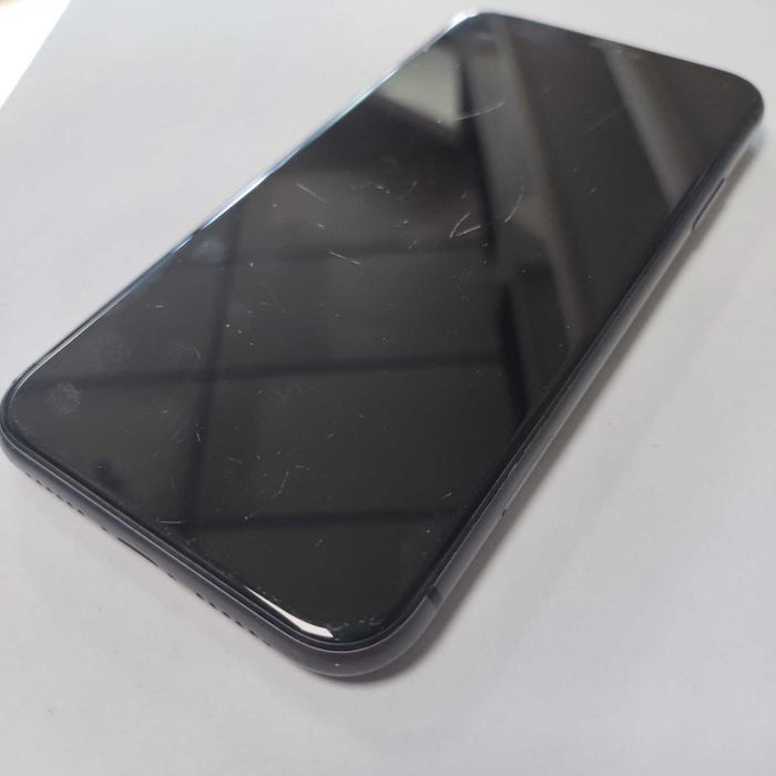 Iphone 11 64GB battery health 75%