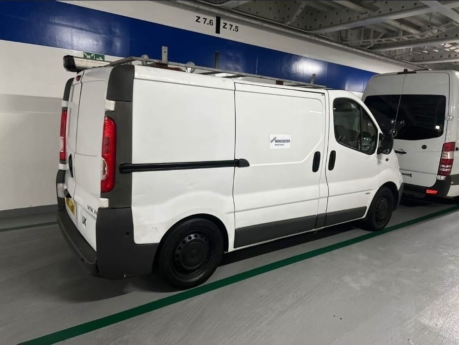 Dezmembrez Opel Vivaro / Renault Trafic 2.0 dci