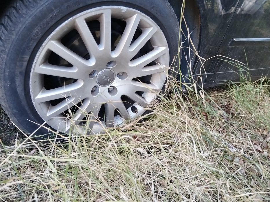 Продавам  ауди на части