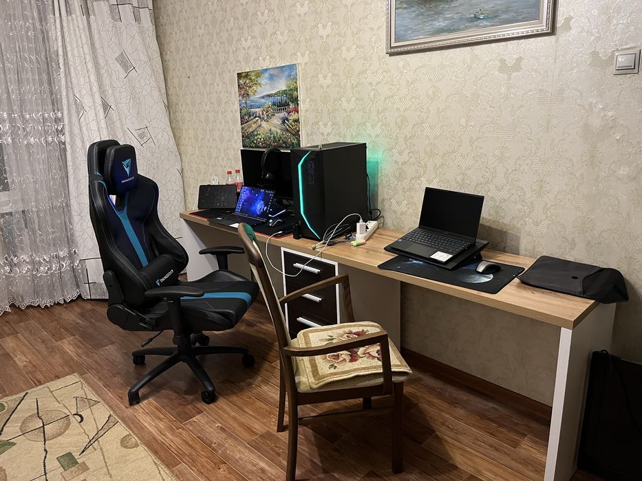 Продаю стол с ящиками доя двоих