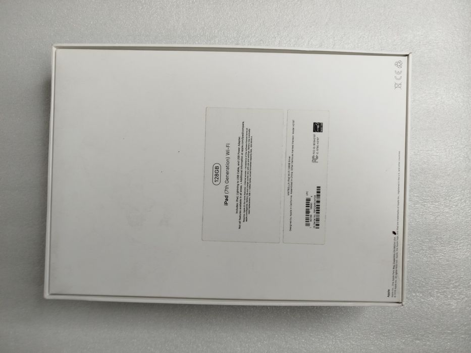 Продается iPad 7 Generation 128Gb Silver полный комплект