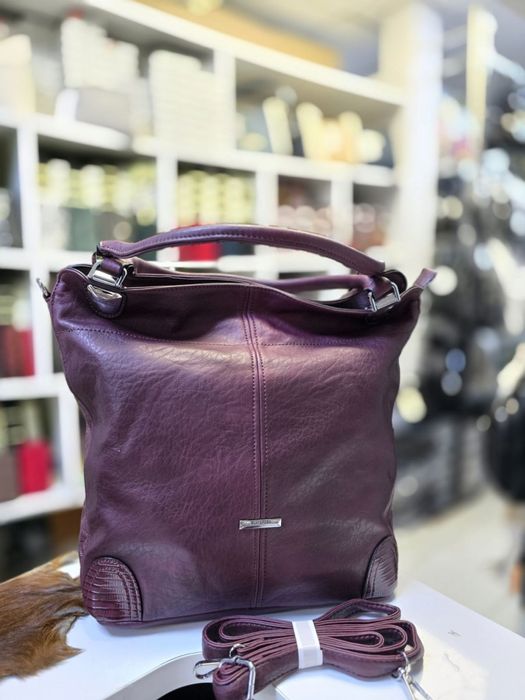 Дамска чанта тип торба – стил, организация и комфорт всеки ден