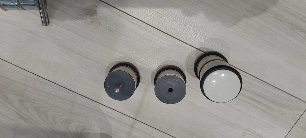 Дръжки за душ кабини , стъклени витрини и прегради ,стъклени врати