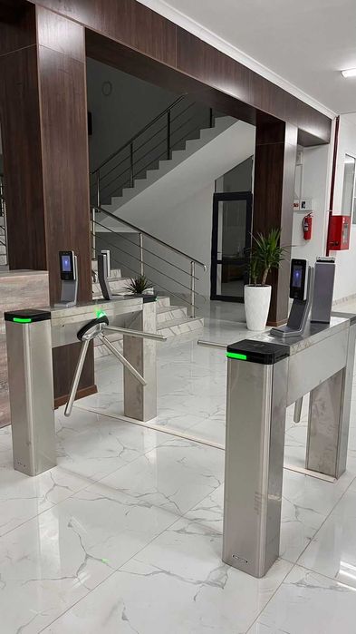 Турникет с распознаванием лиц для школы