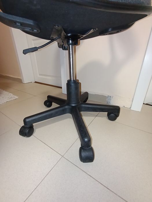 Чисто нов Office стол