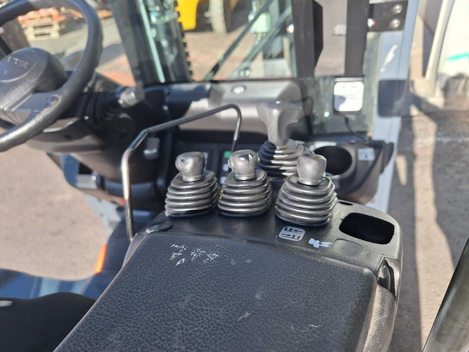 Електрокар Toyota 8FBE16T Дуплекс мачта със свободен ход - 3 300 мм