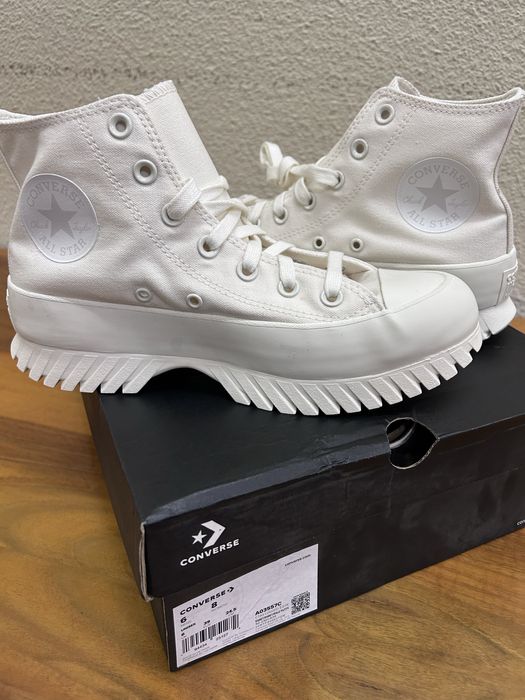 Нови Converse