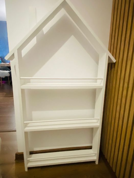 Biblioteca casuta lemn