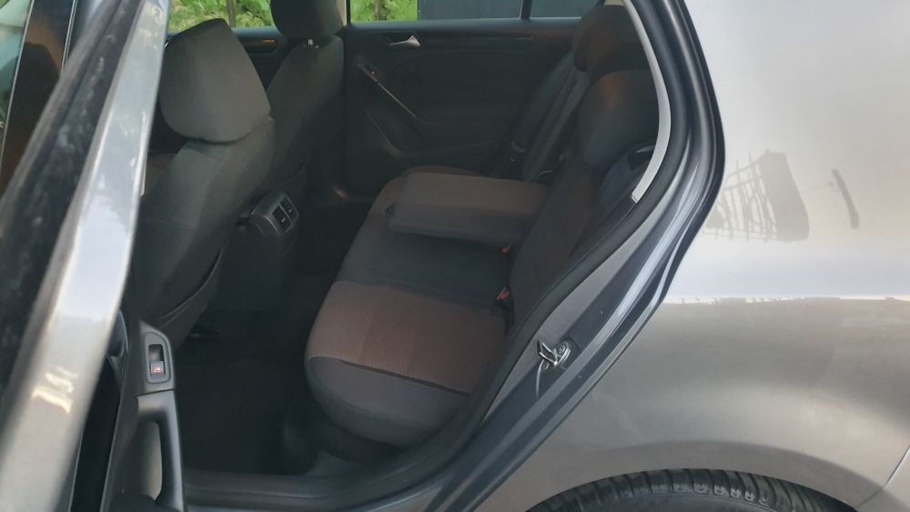 Golf 6 Euro 5 102 cp MPI Park pilot,incalzire in scaune  senzori parcare  cornering compyuter pilot