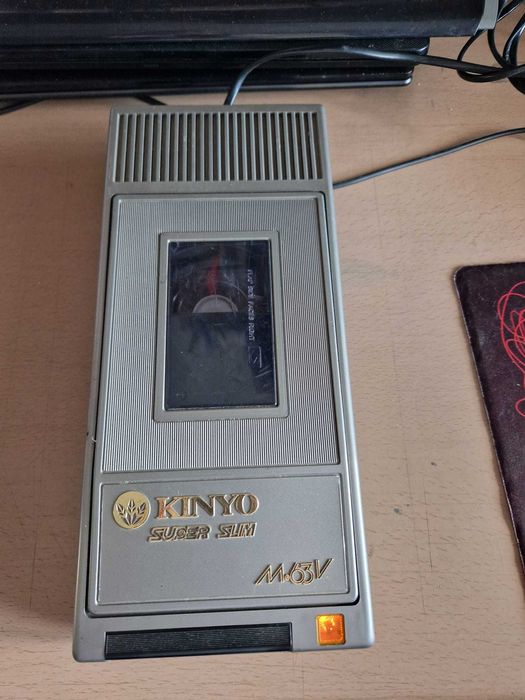 Derulator casete video VHS Kinyo super slim