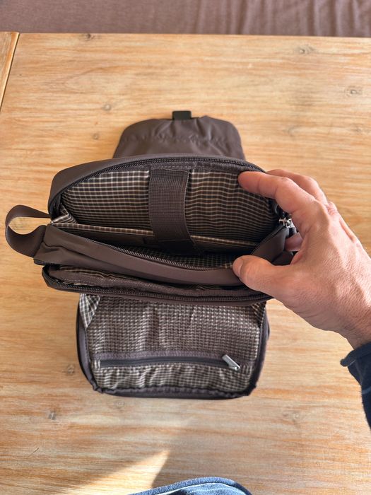 Мъжка чантичка на Dockers