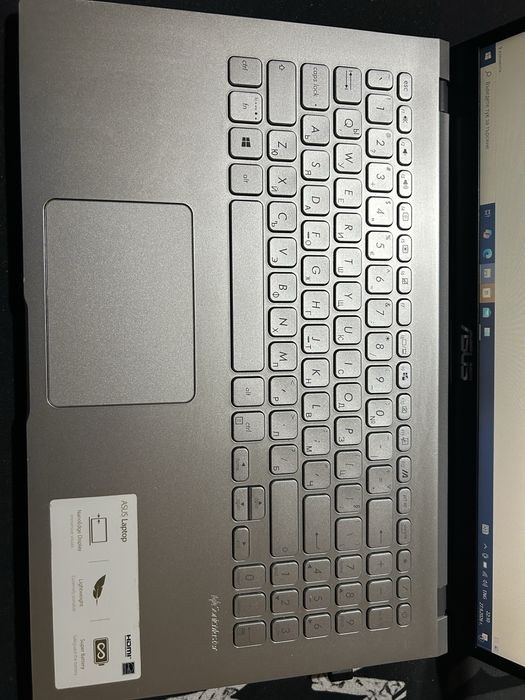 Лаптоп ASUS 15.6" Full HD с ПОДАРЪК чанта!