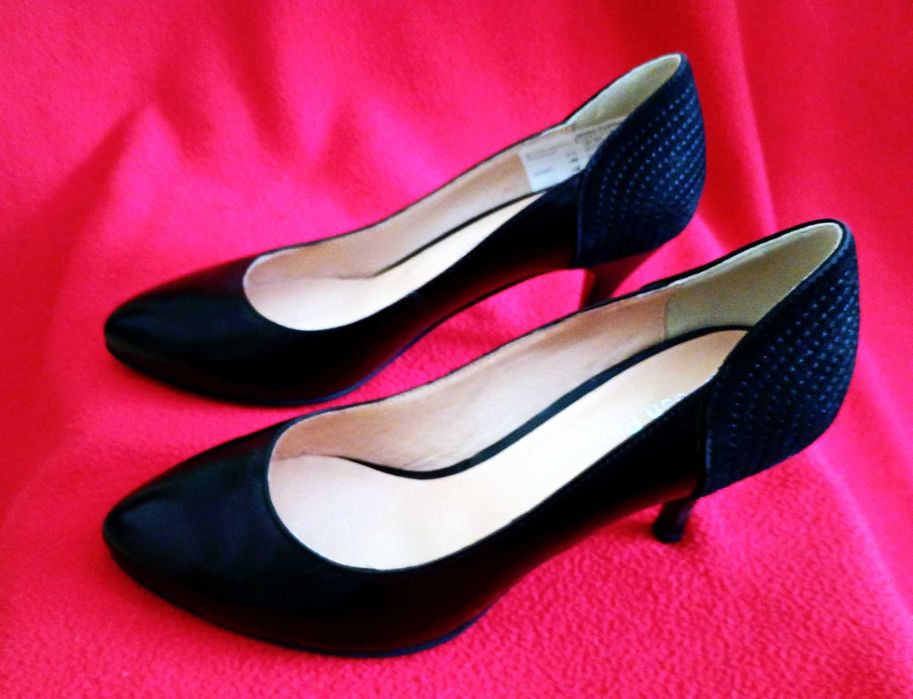 Продавам нови официални черни дамски обувки Hush Puppies 37 номер