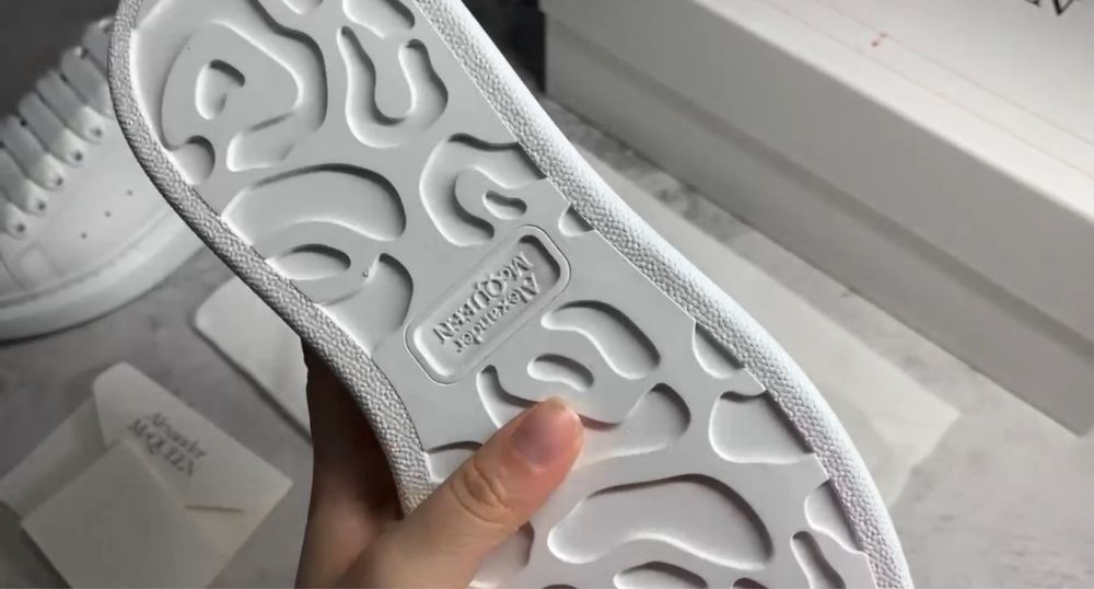 Налични Alexander McQueen Дамски маратонки
