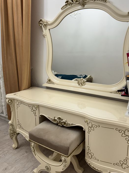 Продам спальный гарнитур