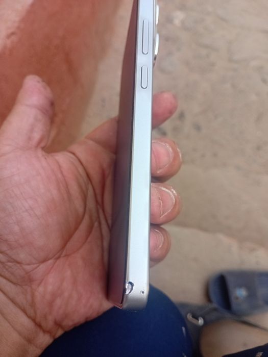Honor 400 5G каропка дакумент