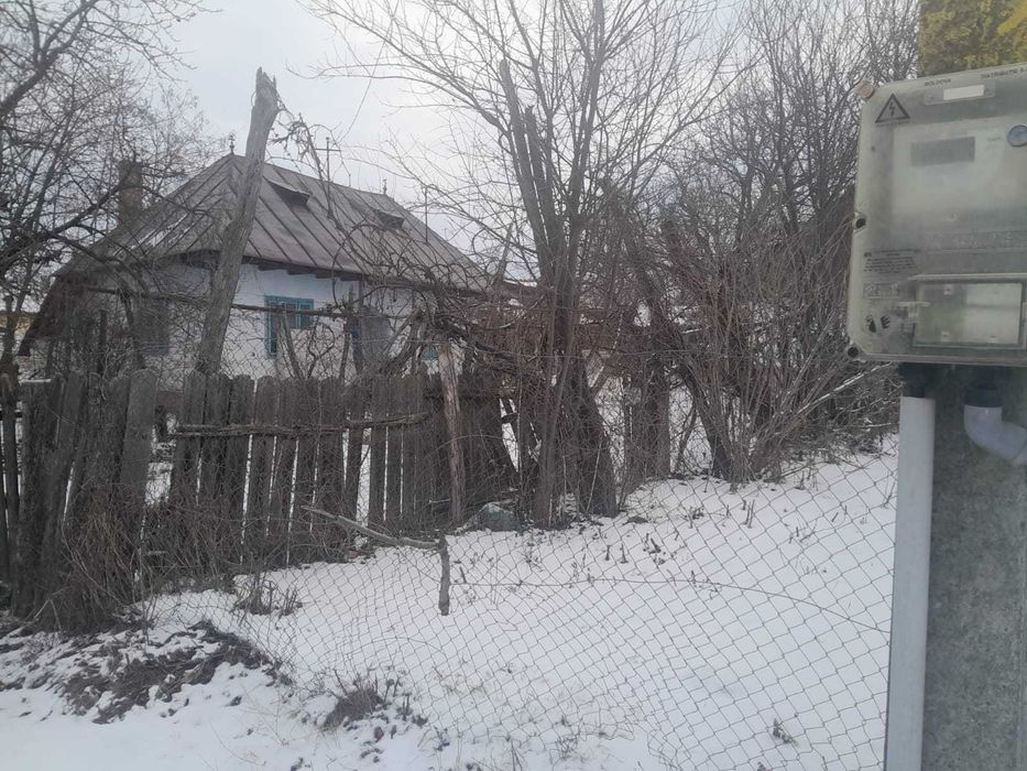 Vand teren cu casa batraneasca+anexe