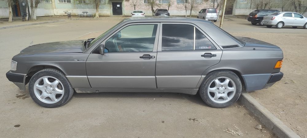 Мерседес БЕНЗ 190Е