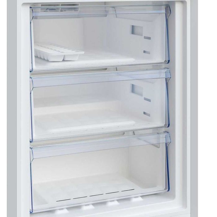 Нов хладилник с фризер Beko 179 см