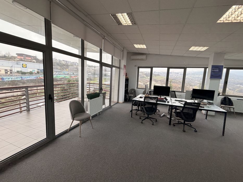 Birou 70 mp cu panorama deosebita, terasa si parcare, Frunzisului 76