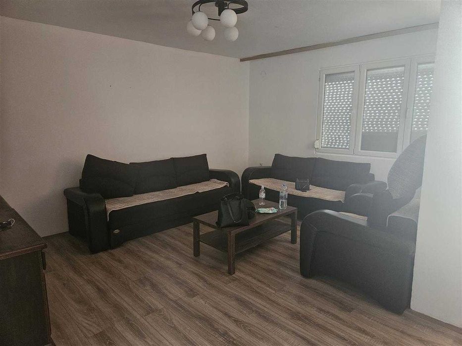 Дава се под наем Двустаен апартамент в Бургас, Изгрев - 48 кв.м за 153 € - Снимка #2