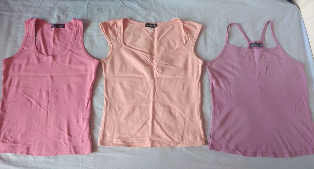 Къси блузки и потници памучни и изкуствени материи размери S и M
