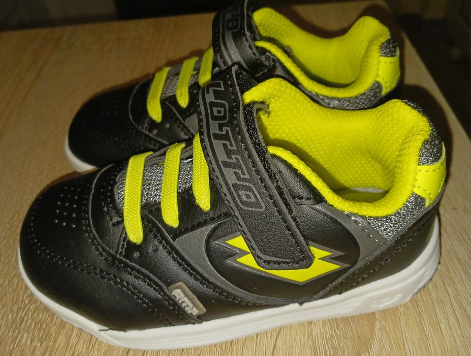 Нови детски обувки