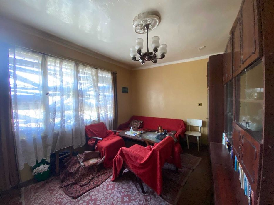 КЪЩА с РЗП 140 кв.м., двор 500 кв.м., град Сопот