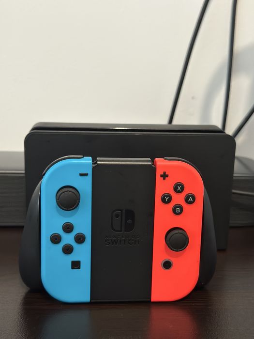 Vand Nintendo Switch /Husa/2 Jocuri