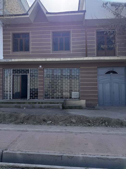Jami 500 m/kv bolgan padval bilan 3 etadjlik bolgan joy arendaga beril