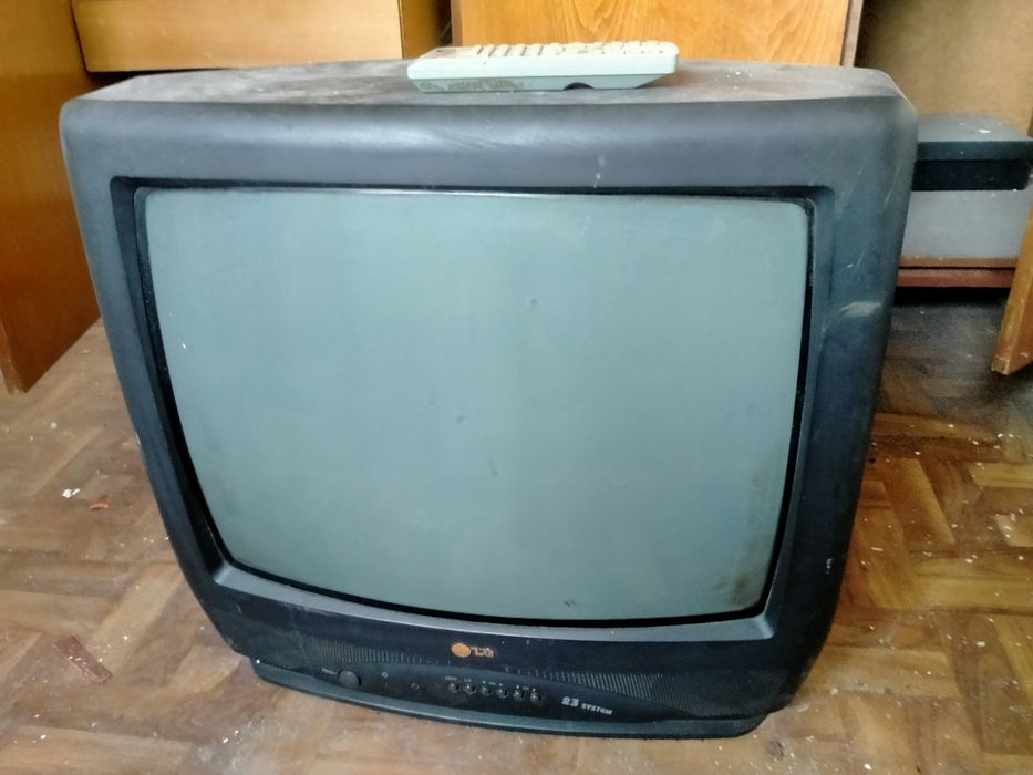 Телевизор Samsung с пултами