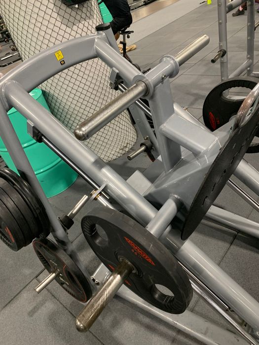 Лег преса и хак клек Matrix, лег преса Technogym