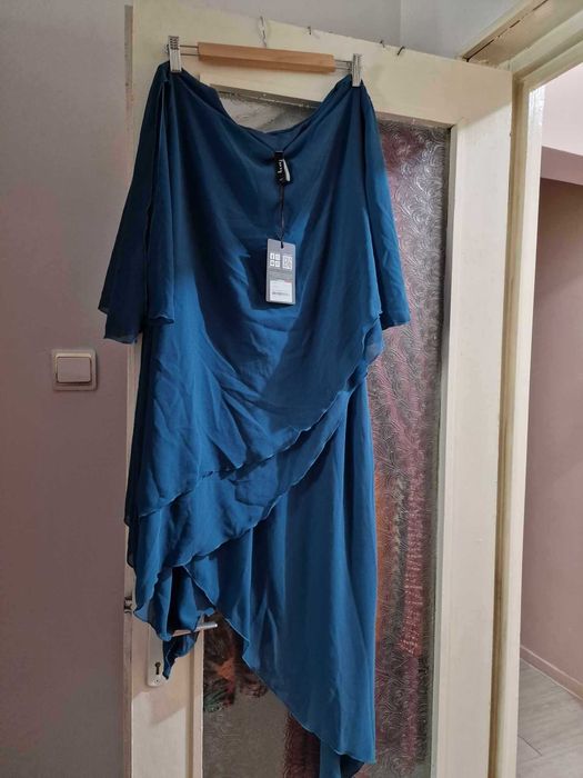 Costum de dama cu pantaloni lungi.