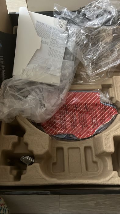 Продам робот пылесос.