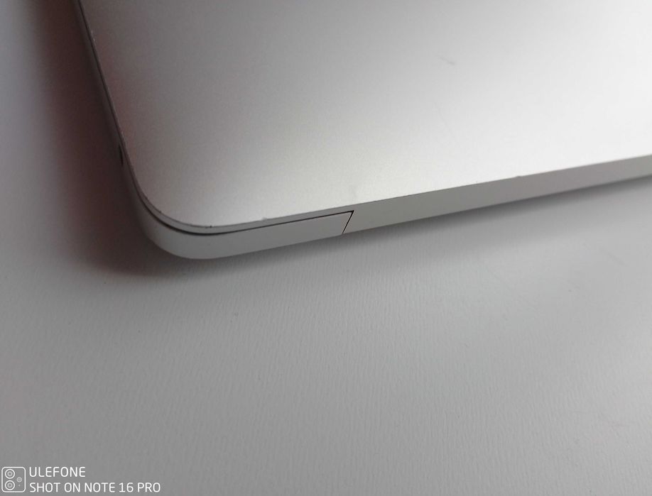 Apple MacBook Air 2020 13" M1 8gb ram 256gb SSD