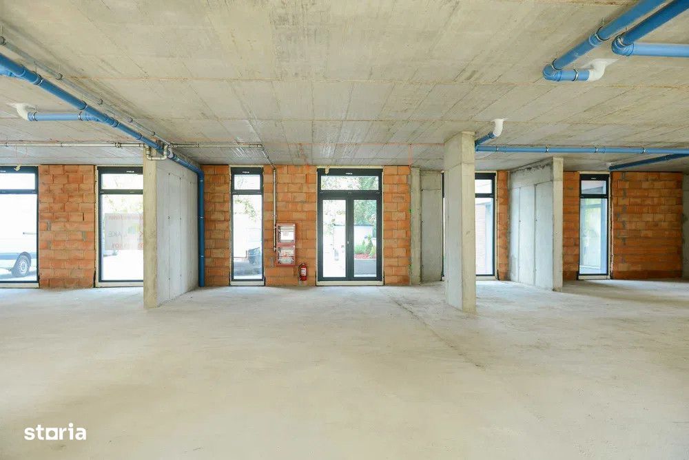 Spatiu comercial cu vitrina, 305.30 mp utili, terasa, parcari, zona Iu
