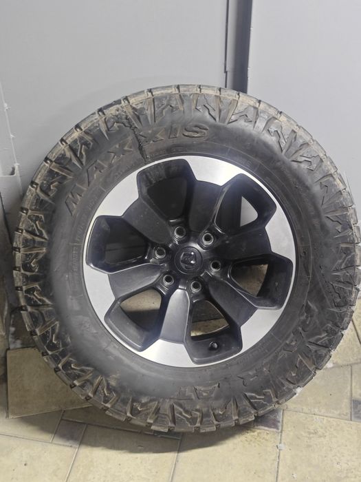 Шины MAXXIS с дисками от додж рам 1500