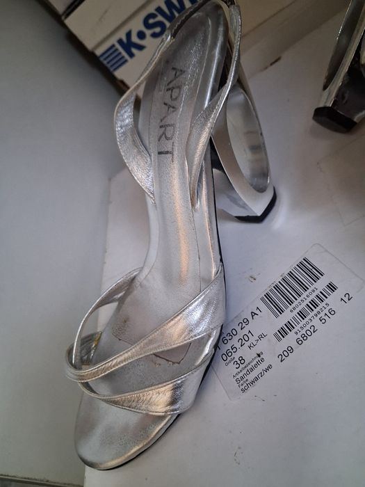 Модные босоножки